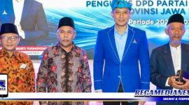 Caption: Ketua NU dan Ketua Muhammadiyah Jatim foto bersama dengan Ketua Umum Demokrat, AHY.