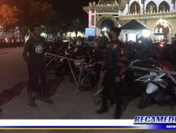 Polisi Jaga Pelaksanaan Sholat Tarawih di Bangkalan