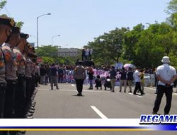 Ratusan Mahasiswa Blokade Jembatan Suramadu