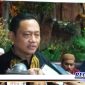 Caption: Ketua Komisi C DPRD Kota Gorontalo (Irwan Hunawa), saat diwawancara awak media.