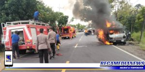 Mobil Penumpang Warga Sampang Hangus Terbakar
