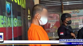 Caption: tersangka kasus narkoba inisial (I) tertunduk saat konferensi pers di Mapolres Bangkalan.