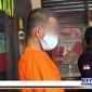 Caption: tersangka kasus narkoba inisial (I) tertunduk saat konferensi pers di Mapolres Bangkalan.