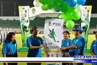Caption: Bupati Bangkalan (R Abdul Latif), secara simbolis membuka Liga Internal Askab PSSI Bangkalan.