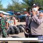 Caption: petugas gabungan Pos PAM Camplong, saat memberikan imbauan kepada para pengunjung wisata Pantai Camplong.