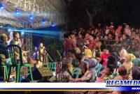 Caption: saat berlangsungnya orkes dangdut di Desa Sejati, Camplong, Sampang, tanpa menerapkan protokol kesehatan covid-19.