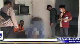 Caption: anggota Polres Sampang saat identifikasi korban di Tempat Kejadian Perkara (TKP).