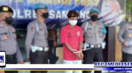 Caption: pelaku pembunuhan inisial (ID) tampak menggunakan baju tahanan Polres Sampang.