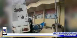 Mapolsekta Sampang Nyaris Diseruduk Truk Bermuatan Galon Air