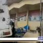 Caption: tampak truk bermuatan galon air menabrak pagar tembok Mapolsekta Sampang.