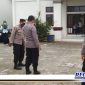 Caption: Kapolres Gorontalo Utara usai melakukan peninjauan vaksinasi di Kecamatan Anggrek, Kabupaten Gorontalo Utara.
