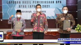 Caption: Bupati Sampang dan Ketua DPRD Sampang bersama Kepala BPK RI Perwakilan Jawa Timur. (Doc: Prokopim Pemkab Sampang)