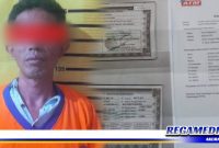 Caption: tersangka inisial (Z) saat diamankan di Mapolsek Tambaksari Surabaya.