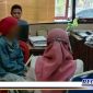 Caption: pelaku inisial (R) saat dimintai keterangan di ruang Unit Satreskrim Polres Sampang.