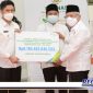 Caption: Wakil Presiden RI (Ma'ruf Amin), secara simbolis menyerahkan bantuan program manfaat BPJS Ketenagakerjaan.