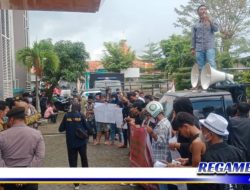 Puluhan Pemuda Minta Kejelasan Tanah SMPN 3 Geger Bangkalan