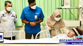 Caption: korban kecelakaan kerja (Prantino), saat mendapat perawatan di Rumah Sakit Eka Hospital.