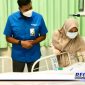Caption: korban kecelakaan kerja (Prantino), saat mendapat perawatan di Rumah Sakit Eka Hospital.