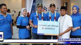 Caption: Bupati bersama Wabup Sampang didampingi Dirut Bank Sampang saat peresmian Kantor KAS Bank Sampang pertama di Pulau Mandangin. (Doc: Prokopim Pemkab Sampang).