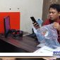 Caption: tersangka inisial (FT) saat di interogasi penyidik Polres Gorontalo Kota.