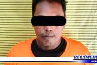 Caption: tersangka inisial (RHI) saat diamankan di Mapolsek Genteng Surabaya.