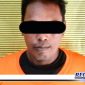 Caption: tersangka inisial (RHI) saat diamankan di Mapolsek Genteng Surabaya.