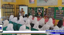 Caption: Kapolsek Asemrowo (Kompol Hari Kurniawan) saat sosialisasi ke SMPN 42 Surabaya.