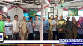 Caption: Kepala BPJS Ketenagakerjaan Sumenep bersama sejumlah ketua Gapoktan Sumenep.