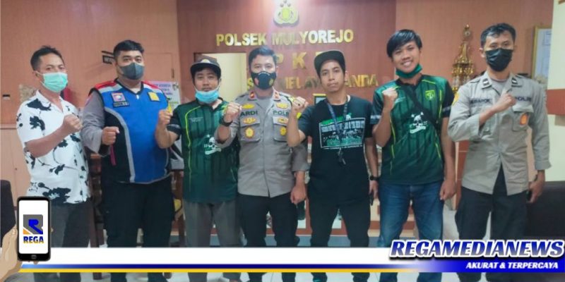 Captio: Kapolsek Mulyorejo (Kompol Ardi Purboyo) bersama Brigade Bonek Sabrangan.