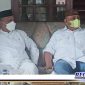 Caption: mantan Gubernur Gorontalo (H. Ruslie Habibie) bersama mantan Ketua DPRD Kota Gorontalo (Fedriyanto Koniyo), saat menghadiri acara takziah hari ke 5 meninggalnya almarhum Om Riu.