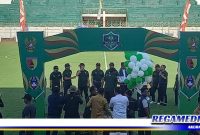 Caption: Laga pembukaan Piala KASAD Liga Santri PSSI 2022, di Stadion Gelora Bangkalan.
