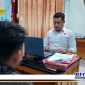Caption: pelaku penikaman di Caffe NMC saat diperiksa penyidik Polres Gorontalo Kota.