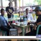 Caption: Kanit PPA Satreskrim Polrestabes Surabaya bersama anggotanya.
