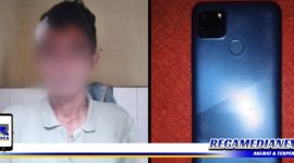 Caption: tersangka inisial MS dan barang buktinya saat diamankan di Mapolsek Semampir.