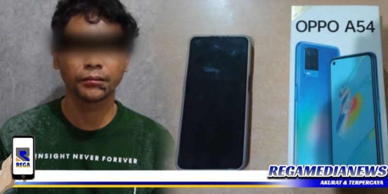 Caption: tersangka inisial (RS) dan barang buktinya diamankan di Mapolsek Genteng Surabaya.