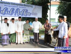 Pemkab Sampang Gelar Shalat Idul Adha 1443 H dan Serahkan Hewan Kurban