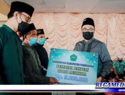 Safari Ramadan 1443 H, Bupati Pamekasan Salurkan Bantuan untuk Guru Ngaji di Dua Kecamatan