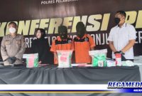Caption: konferensi pers, Polres Pelabuhan Tanjung Perak ungkap kasus peredaran narkoba.