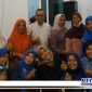 Caption: anggota Komisi A DPRD Kota Surabaya saat pertemuan dengan ibu-ibu Kader Jumantik di rumahnya.