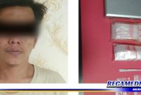 Caption: tersangka kasus narkoba inisial (VAR), saat diamankan di Mapolres Pelabuhan Tanjung Perak Surabaya.