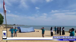 Jurnalis Sampang Kibarkan Bendera Merah Putih di Pantai Hutan Kera Nepa
