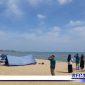Caption: saat pengebaran Bendera Merah Putih di Pantai Hutan Kera Nepa.