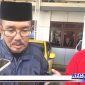 Caption: salah satu tokoh masyarakat (H. Kamil), saat mendatangi Polres Pamekasan.