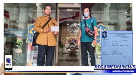 Caption: Ketua LSM Abdi Rakyat Nusantara Zainal Abidin saat menyurati Dinas Perumahan Rakyat.
