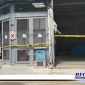 Caption: tidak memiliki IMB, tempat usaha aksesoris mobil di Jl. Ngagel Jaya Surabaya tampak disegel.