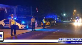 Caption: personel gabungan Polres Sampang saat patroli di lokasi rawan aksi balap liar.
