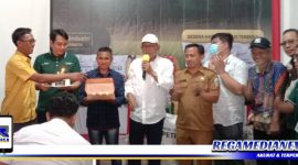 Caption: suasana saat HUT ke 50 Petrokimia Gresik yang digelar di Kios Usaha Tani, Jl. KH Wahid Hasyim, Sampang.