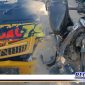 Caption: usai kecelakaan, tampak bagian depan dump truk dan sepeda motor ringsek.