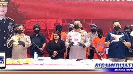 Caption: Kapolres Pelabuhan Tanjung Perak tunjukkan barang bukti narkotika jaringan internasional.