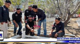 Caption: anggota Persatuan Wartawan Sampang (PWS) saat ziarah ke Taman Makam Pahlawan.